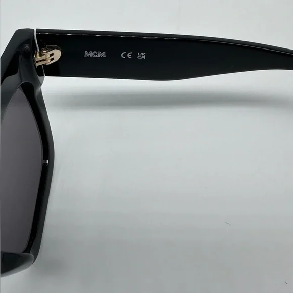 MCM707S Black SunglassesBold Frame